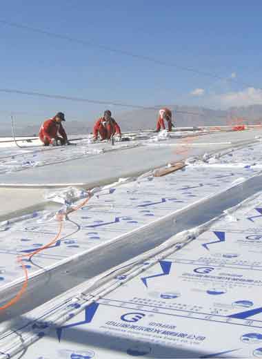 Projeto Lhasa Sun City com painéis de policarbonato de 16mm